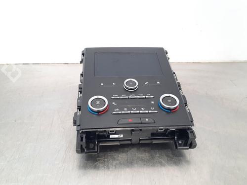 Used Radio RENAULT MEGANE IV Grandtour (K9A/M/N_) 1.5 Blue dCi 95 (K9A2) (95 hp) 11108255