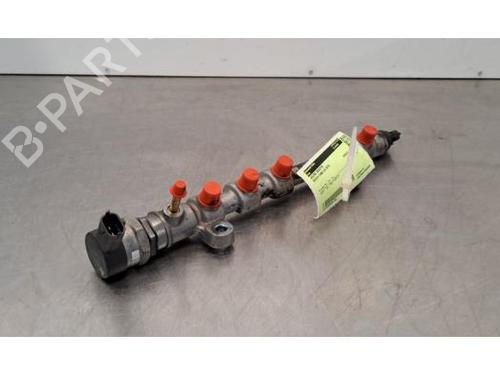Used Injection rail TOYOTA YARIS (_P13_) 1.4 D (NLP130_, NLP130) (90 hp) 30365370