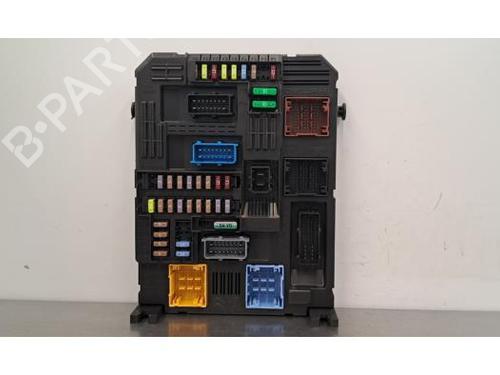 Używane Skrzynka bezpieczników CITROËN C3 III (SX) 1.5 BlueHDi 100 (SXYHYP, SXYHTU) (102 hp) 30054013