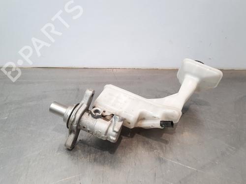 Used Brake master cylinder RENAULT KADJAR (HA_, HL_) 1.2 TCe 130 (HLMR) (130 hp) 10812726