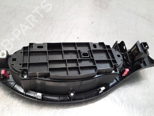 Used Switch TOYOTA YARIS (_P13_) 1.5 Hybrid (NHP130_, NHP130) (101 hp) 15020400