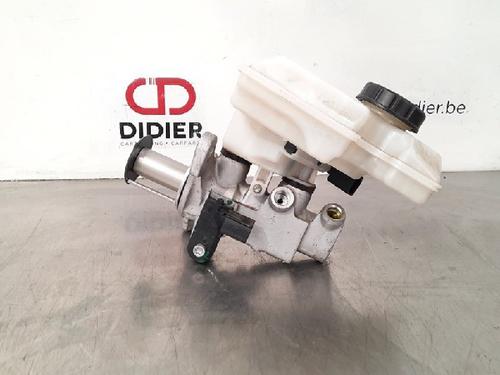 Used Brake master cylinder AUDI A3 Sportback (8VA, 8VF) 2.0 TDI (150 hp) 10885605