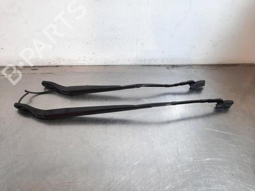 Used Front windshield wiper arm Front windshield wiper arm 37479088 37479088