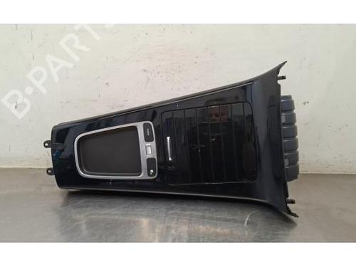 middle-console-mercedes-benz-cla-c118-2019-37861845 main image