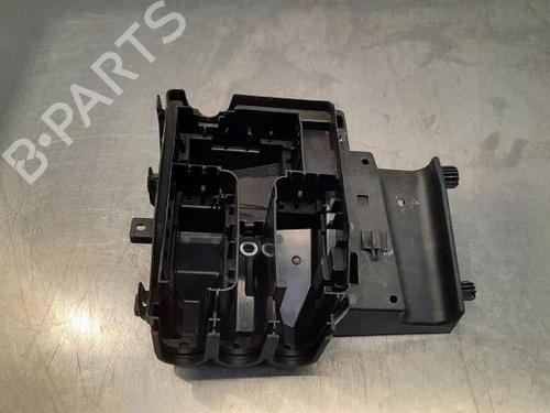 Used Fuse box OPEL ASTRA K Sports Tourer (B16) 1.5 CRDI (35) (105 hp) 23600880