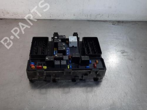 Used Fuse box Fuse box 37083163 37083163