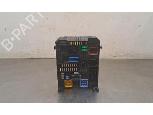 Used Fuse box Fuse box 37674812 37674812