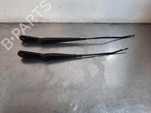Used Front windshield wiper arm Front windshield wiper arm 37649244 37649244