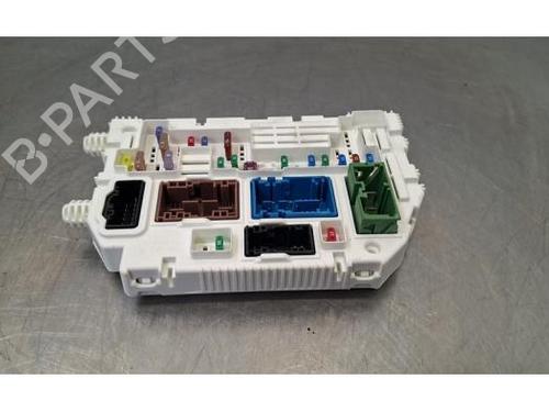 Used Fuse box Fuse box 39480936 39480936