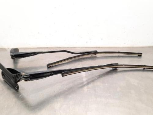 Used Front windshield wiper arm MERCEDES-BENZ GLC (X253) 250 d 4-matic (253.909) (204 hp) 23590268