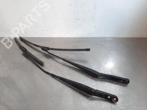 Used Front windshield wiper arm SKODA FABIA III Estate (NJ5) 1.4 TDI (90 hp) 15790601