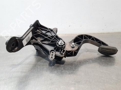 Pédale d'embrayage PEUGEOT 208 II (UB_, UP_, UW_, UJ_) 1.2 PureTech 130 (131 hp) 15233631