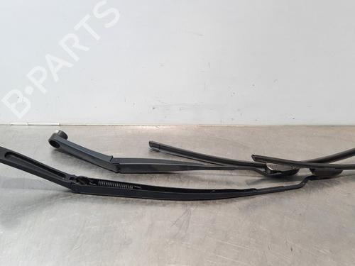 Used Front windshield wiper arm KIA RIO IV (YB, SC, FB) 1.4 (99 hp) 15293223