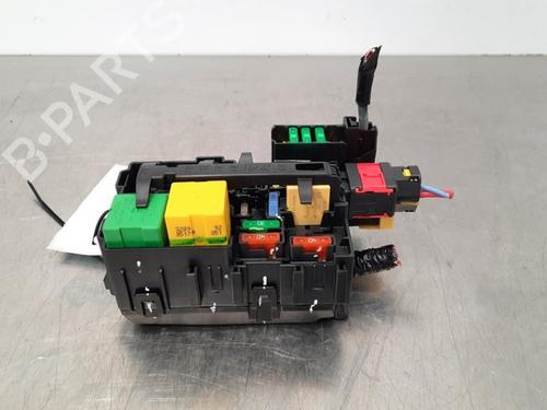 Used Fuse box PEUGEOT 3008 II SUV (MC_, MR_, MJ_, M4_) 1.5 BlueHDi 130 (131 hp) 10898514