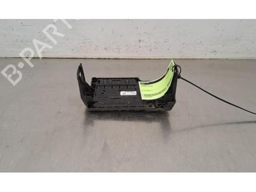 Sikringsdåse VW POLO VI (AW1, BZ1, AE1) 1.0 TSI (95 hp) 28067465