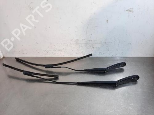 Used Front windshield wiper arm BMW X1 (F48) sDrive 18 d (150 hp) 23585376