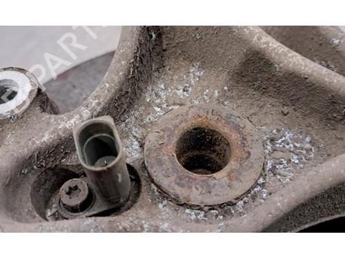 Left rear steering knuckle VW TOURAN (5T1) 2.0 TDI | BP23641881M27 