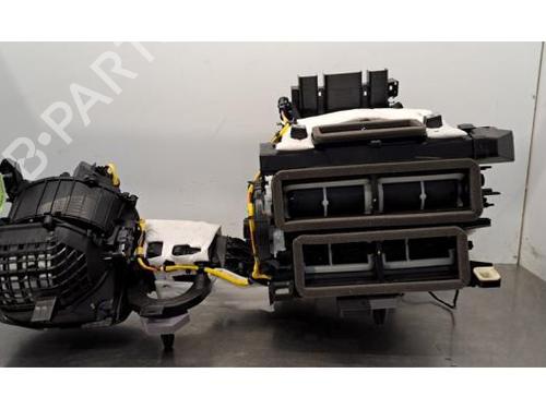 Used Heater matrix box PEUGEOT 3008 III (KA_, KB_, KC_) Hybrid 136 (KAHPYE) (136 hp) 30530589