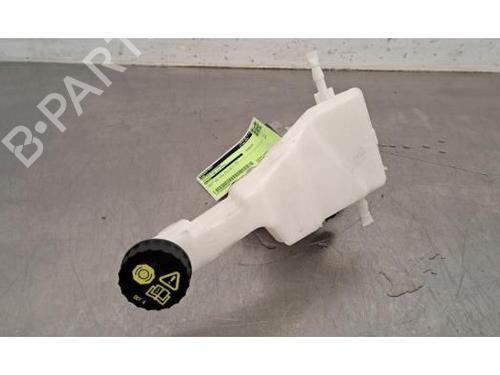Used Brake master cylinder PEUGEOT 308 SW III (FC_, FJ_, FR_, F4_, FN_) PureTech 130 (FRHNSL, FRHNST) (131 hp) 29214699