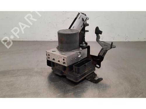 Used ABS pump RENAULT CAPTUR II (HF_) TCe 100 (HFMT) (101 hp) 23618182