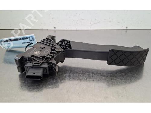 pedal-audi-q4-e-tron-suv-f4b-2020-34117929 main image