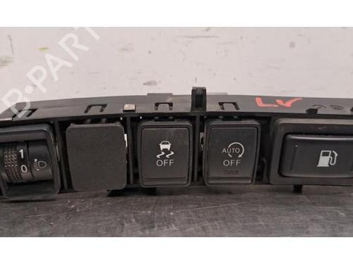 switch-renault-alaskan-2016-32510940 main image