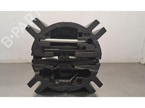 Used Jack Kit Jack Kit SKODA OCTAVIA III Combi (5E5, 5E6) 2.0 TSI RS (245 hp) 33710703 33710703