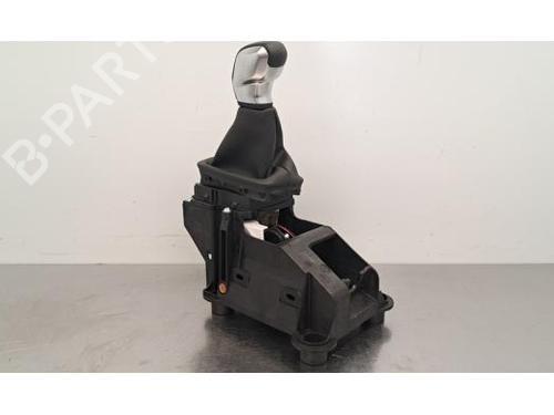 Used Gear lever PEUGEOT 2008 II (UD_, US_, UY_, UJ_, UR_, UC_) 1.2 PureTech 130 (USHNS, URHNS) (130 hp) 27267490