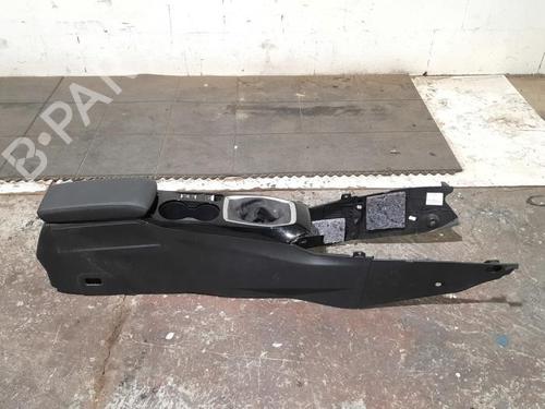 Used Middle console PEUGEOT 2008 II (UD_, US_, UY_, UJ_, UR_, UC_) 1.5 BlueHDI 110 (UDYHSK) (110 hp) 23631112