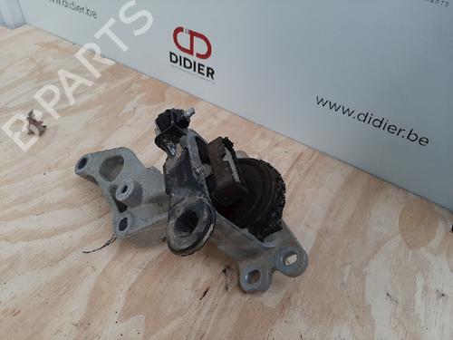 Used Engine mount OPEL VIVARO B Bus (X82) 1.6 CDTI (06) (120 hp) 10878562