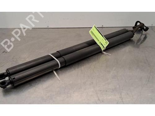 Used Tailgate lift support BMW 1 (F40) M 135 i xDrive (306 hp) 30530661
