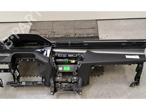 Used Dashboard Dashboard PEUGEOT 308 III (FB_, FH_, FP_, F3_, FM_) Hybrid 180 (F3DGXT, F3DGMH) (181 hp) 35970136 35970136