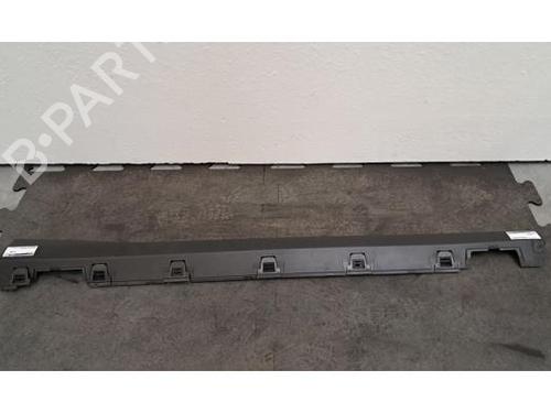 Used Right sideskirt Right sideskirt 38043817 38043817