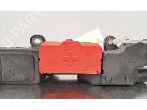 Used Fuse box LAND ROVER DEFENDER Station Wagon (L663) D240 SD4 4x4 (241 hp) 26916069