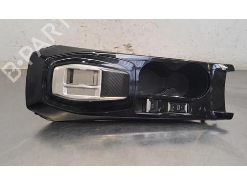 Console central Console central PEUGEOT 2008 II (UD_, US_, UY_, UJ_, UR_, UC_) 1.2 Hybrid 136 (URHPYC, USHPY) (136 hp) 36343560 36343560