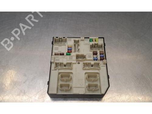 Used Fuse box Fuse box 37284870 37284870