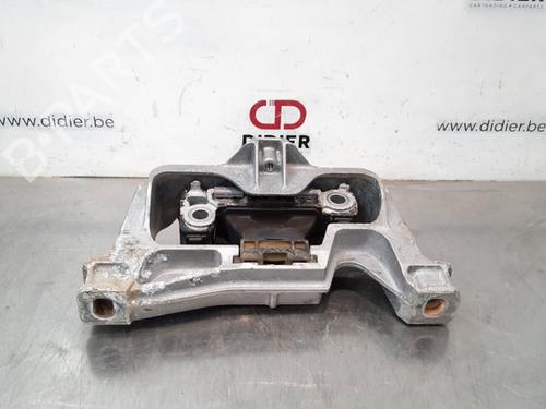 Used Engine mount MERCEDES-BENZ CLA Coupe (C117) CLA 180 CDI / d (117.312) (109 hp) 10895457