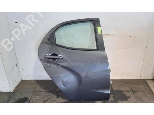 Used Right rear door TOYOTA YARIS (_P21_, _PA1_, _PH1_) 1.5 Hybrid (MXPH10, MXPH11) (116 hp) 29045334