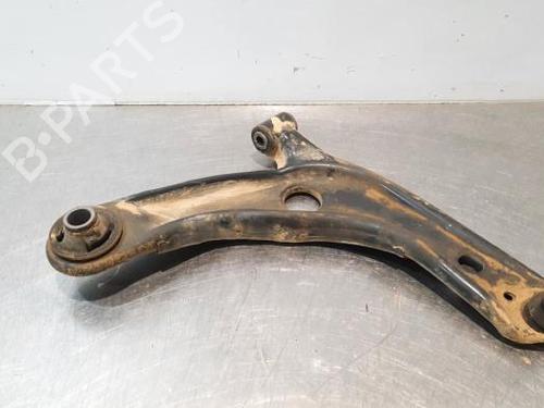 Used Right front suspension arm TOYOTA YARIS (_P13_) 1.5 Hybrid (NHP130_, NHP130) (101 hp) 18236832