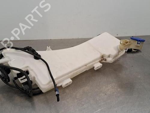 Used Windscreen washer tank PEUGEOT 3008 II SUV (MC_, MR_, MJ_, M4_) 1.2 THP/ PureTech 130 (MRHNSM, MRHNSU, MRHNSJ, MRHNYW,... (131 hp) 23610077