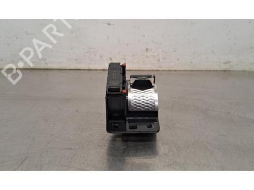 Used Gear lever DS DS 3 / DS 3 CROSSBACK (UR_, UC_, UJ_) 1.5 BlueHDi 130 (UCYHZR) (131 hp) 27351700