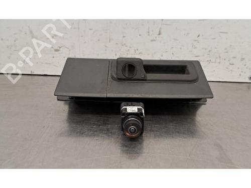 kamera-audi-q4-e-tron-suv-f4b-2020-38157958 main image