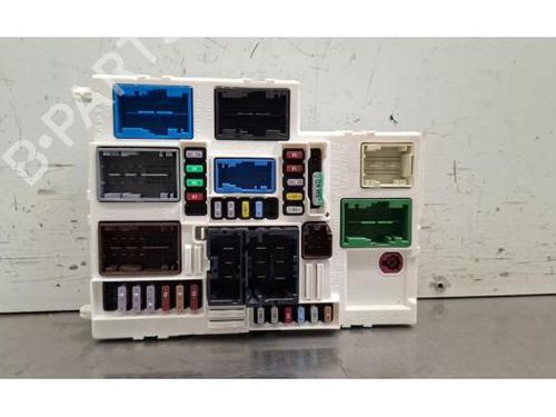 Used Fuse box Fuse box 39480937 39480937