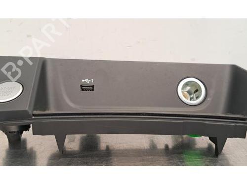 Electronic module AUDI A4 B9 (8W2, 8WC) 35 TFSI Mild Hybrid 8W1864131C