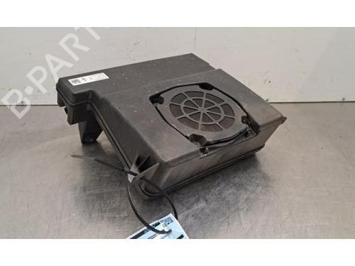 speaker-porsche-taycan-y1a-2019-34268593 main image