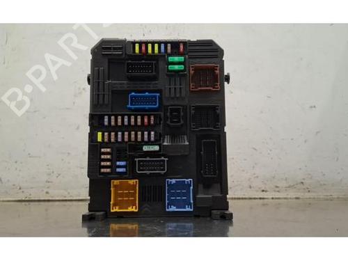 Used Fuse box Fuse box 39038529 39038529