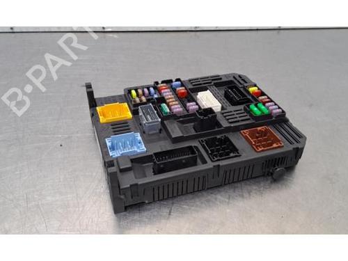 Used Fuse box Fuse box 37091928 37091928