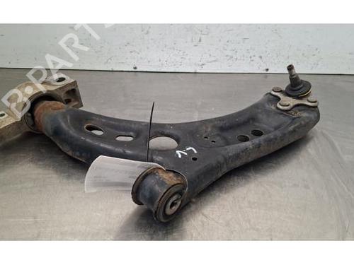 Venstre fortil bærearm Venstre fortil bærearm SEAT LEON (1P1) 1.6 TDI (105 hp) 39905735 39905735