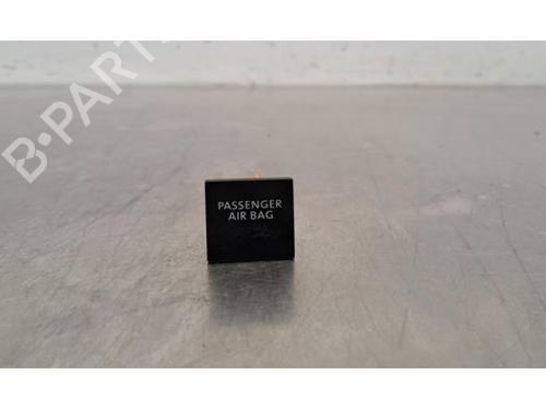 Used Switch VW CADDY IV Box Body/MPV (SAA, SAH) 2.0 TDI (75 hp) 28092184