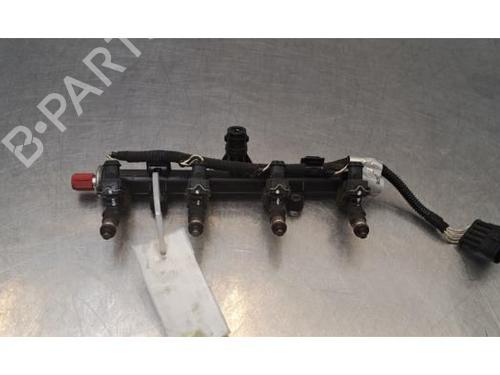 Used Injection rail Injection rail 37252014 37252014